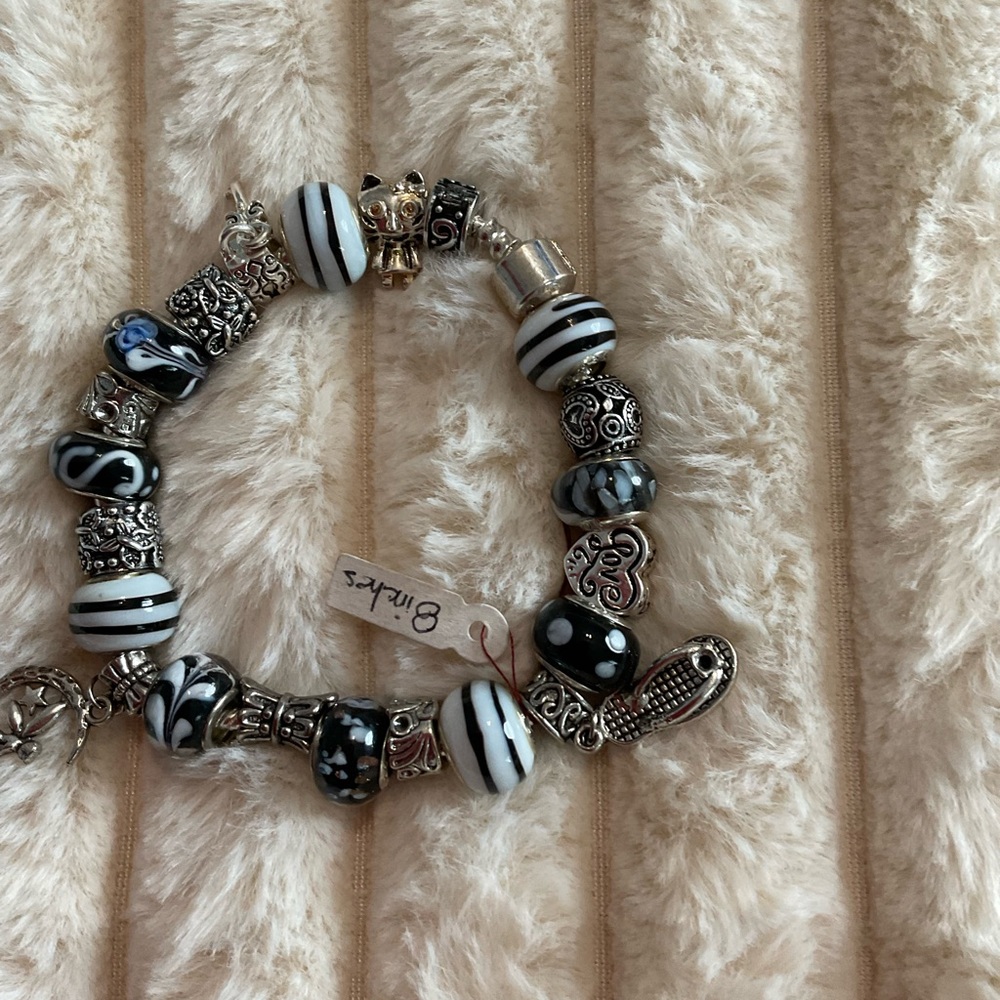 Chic Black and White Beaded Bracelet